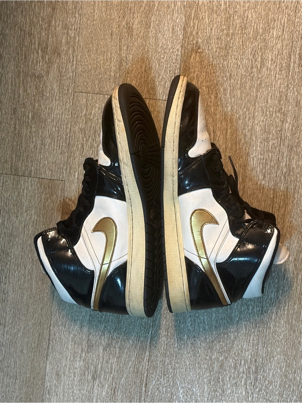 JORDAN 1 MID SE PATENT BLACK/METALLIC/ WHITE  SIZE 13 - Picture 4 of 10